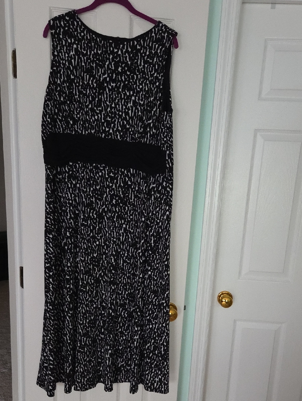 Classic Black & White Sleeveless Midi Dress